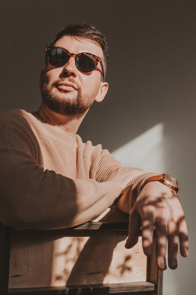  30788665  Ivan, 37 ,    