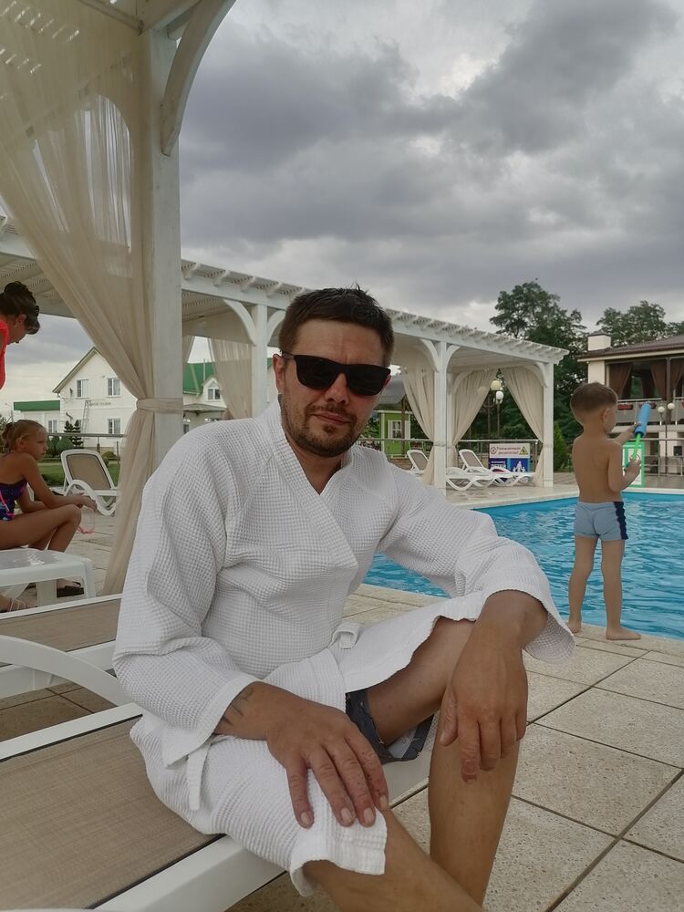  32650815  Vasily, 42 ,    