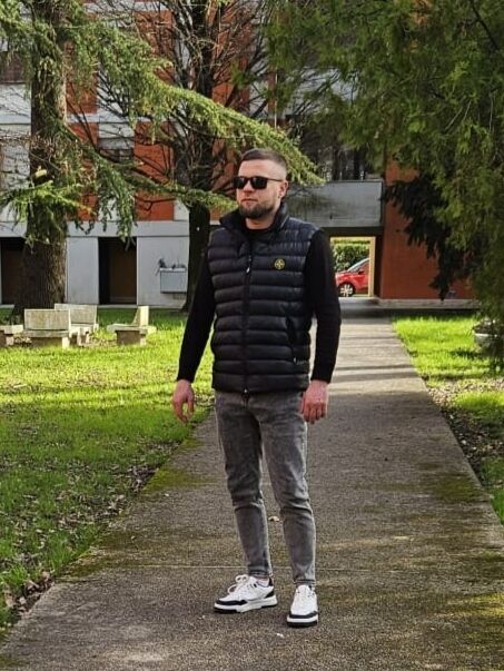  ,   Radu, 32 ,   ,   , c , 