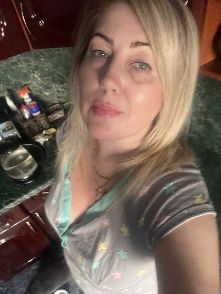  51931015  Anna, 48 ,    