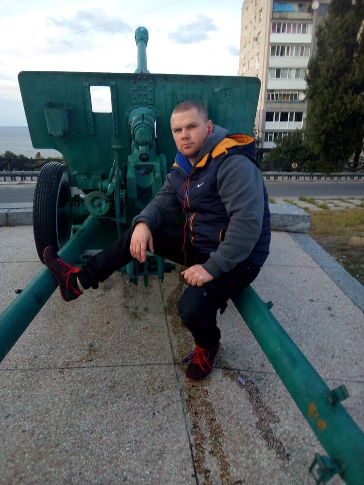  20920265  Evgeniy, 32 ,    