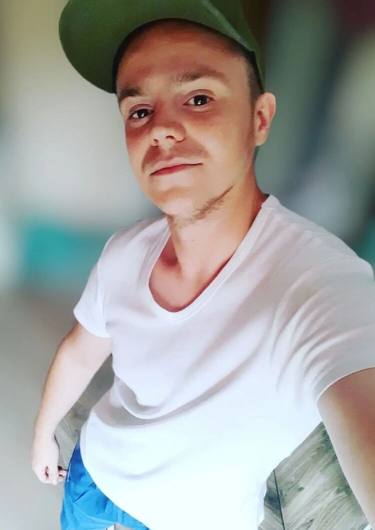  36942325  German, 33 ,    