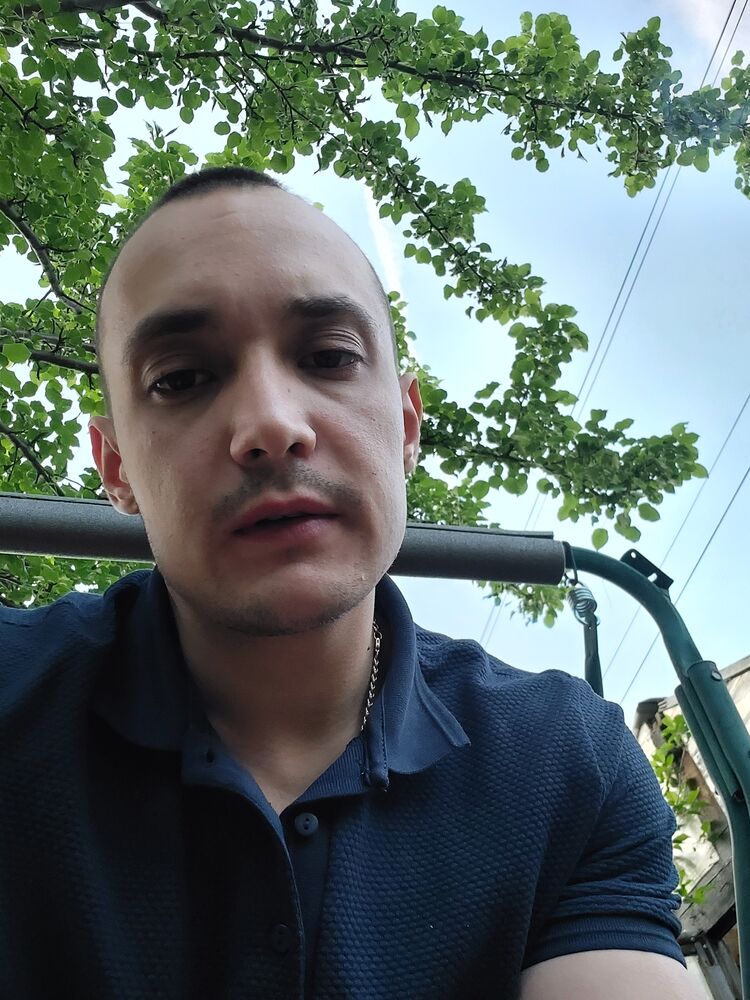  27061445  Andrey, 31 ,    