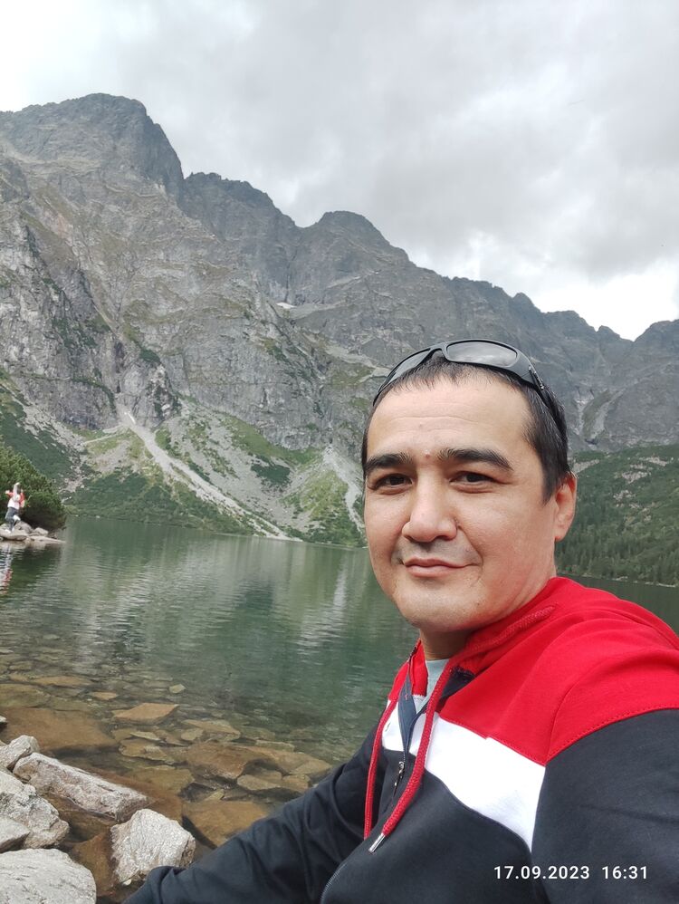  38099345  Hayotbek, 42 ,    