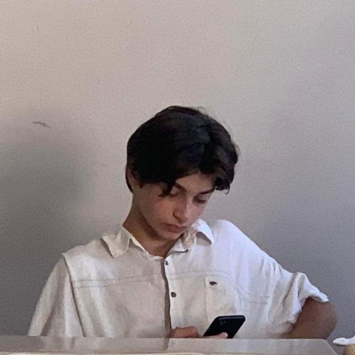  30709485  Luka, 24 ,    