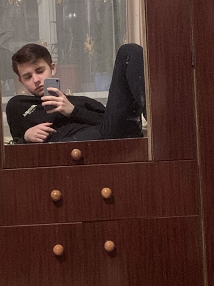  38911715  Vladimir, 22 ,     