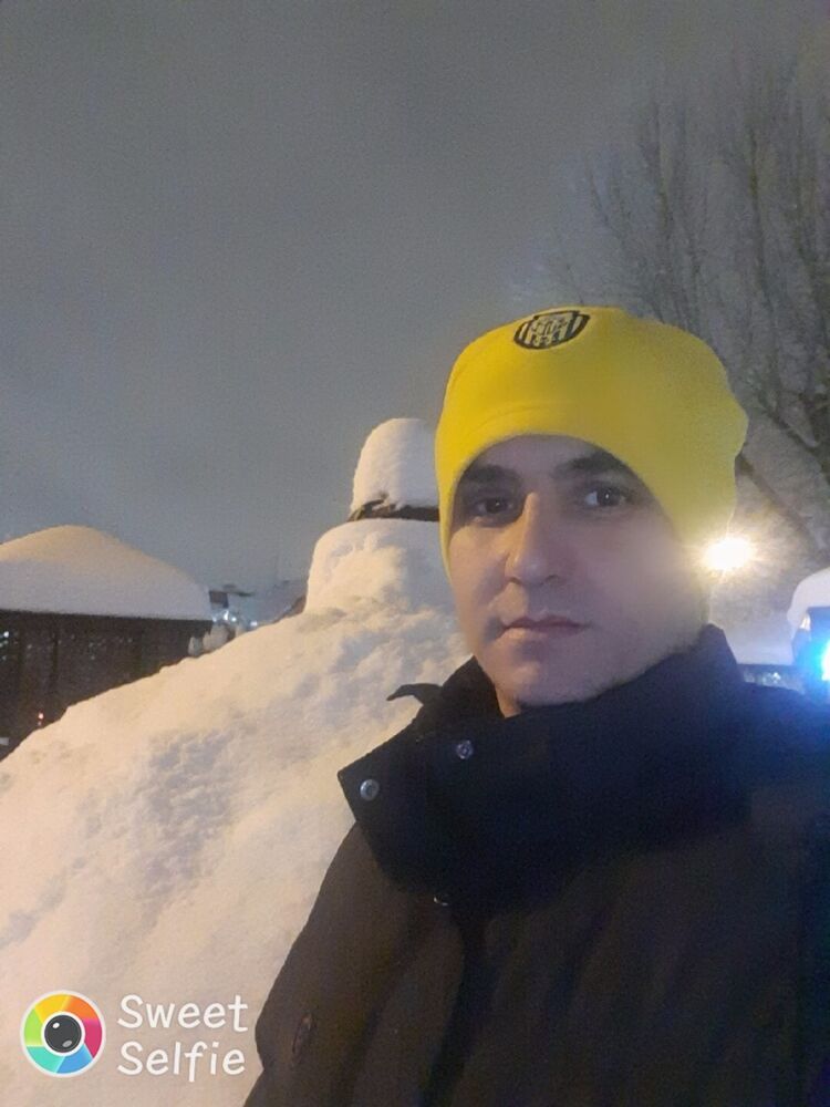  43706415  Deniz, 44 ,    