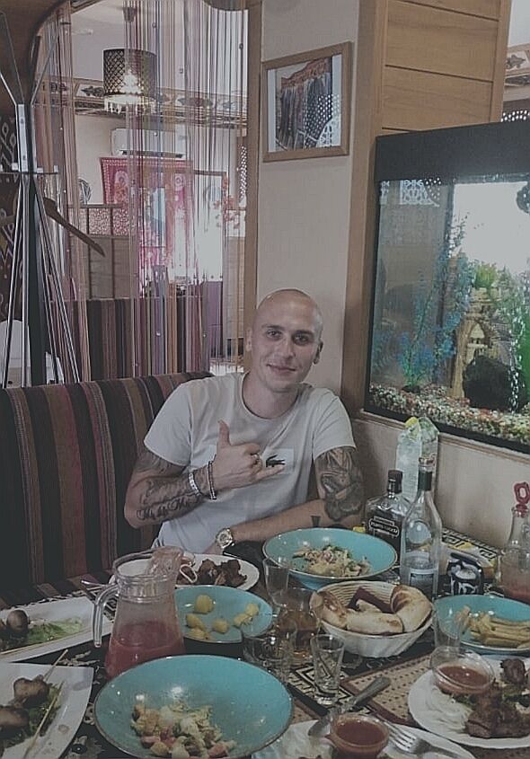  ,   Maxim, 27 ,   ,   , c 