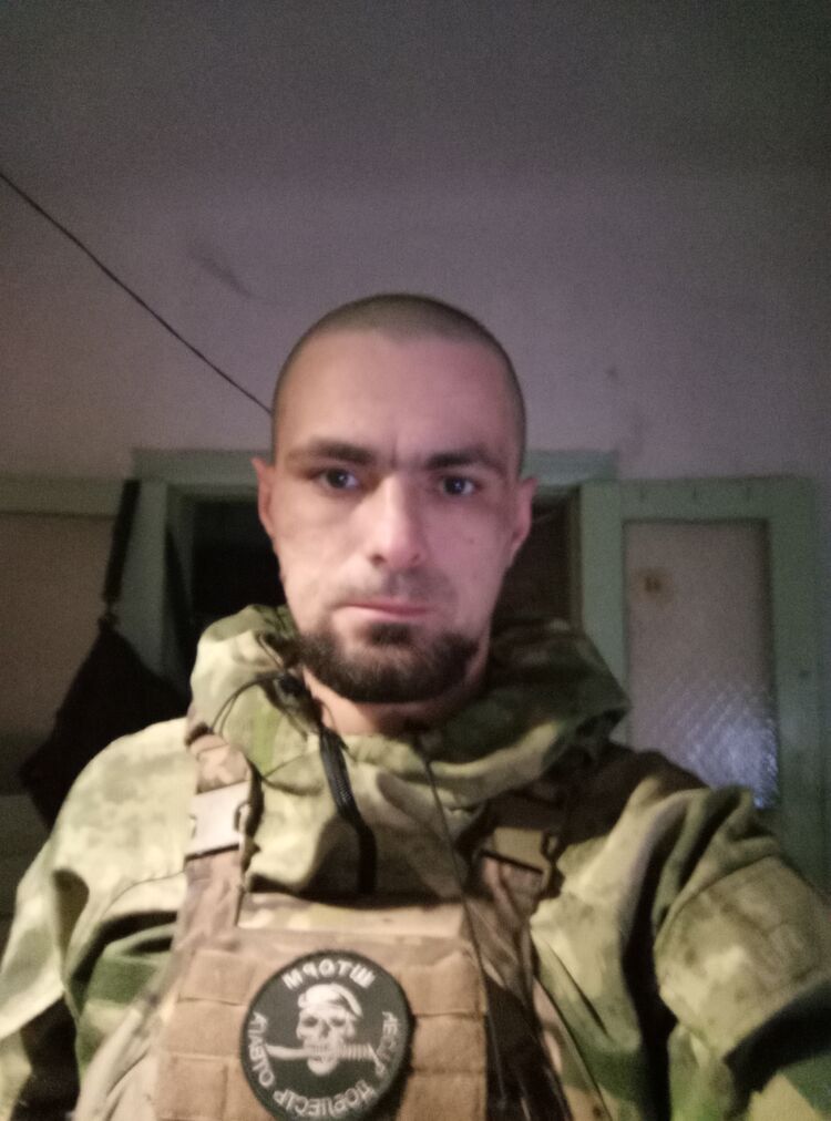  47772165  Ilya, 31 ,    