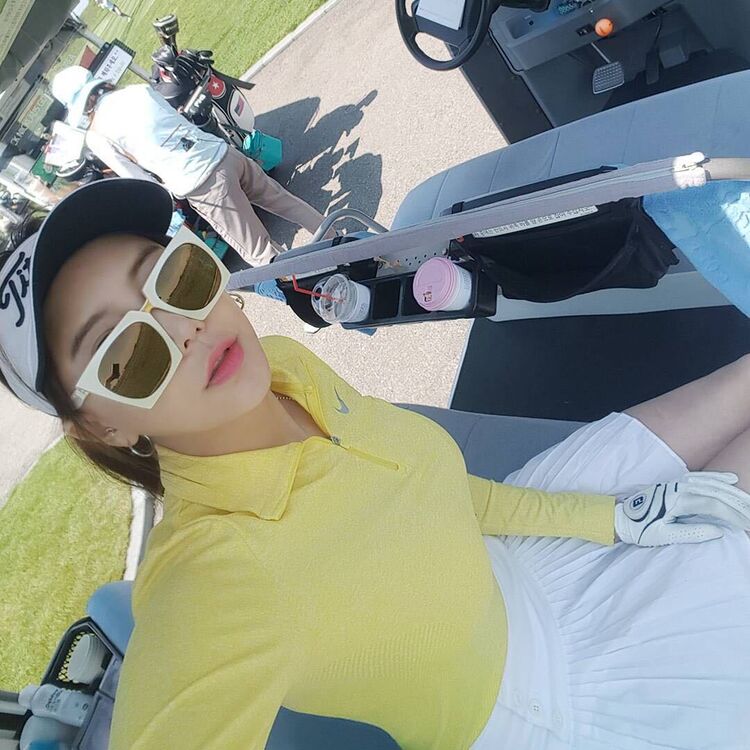  ,   Lily, 33 ,   ,   