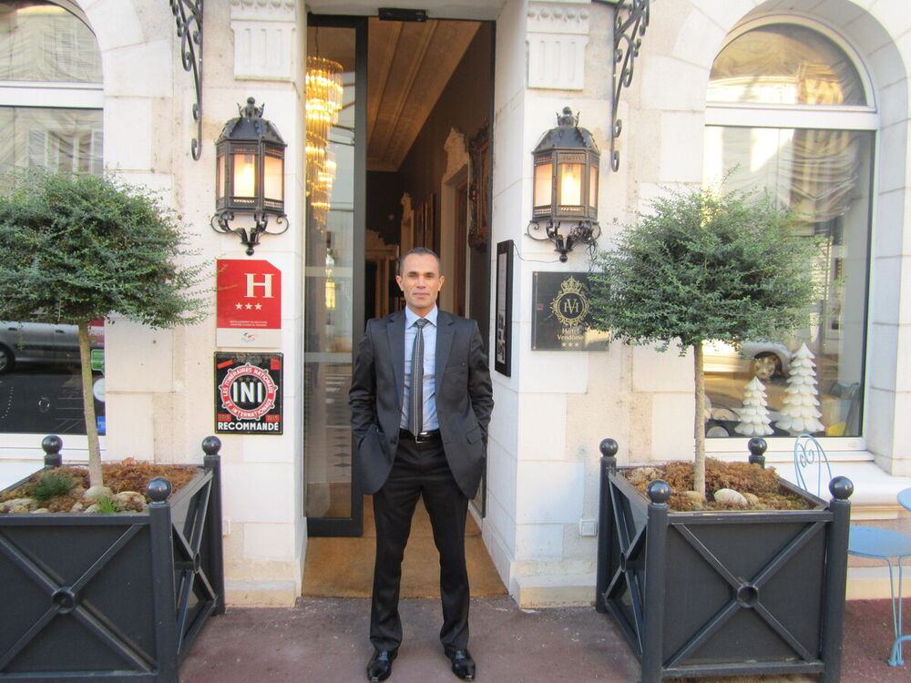  20931835  , 44 ,    Didouche Mourad