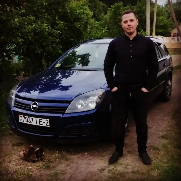  28685415  Alexander, 27 ,    