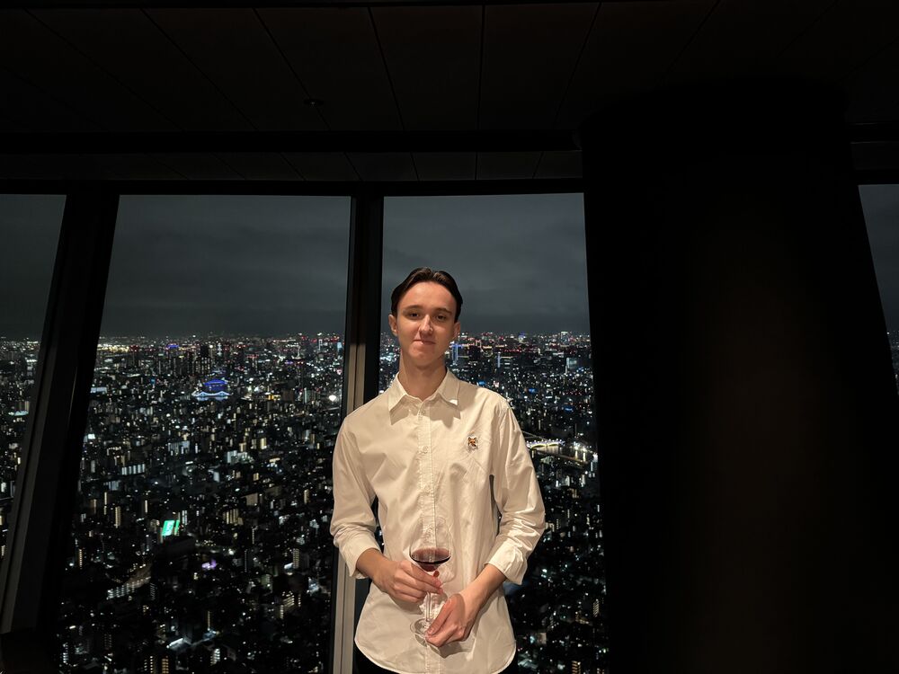  53579795  Anton, 18 ,    