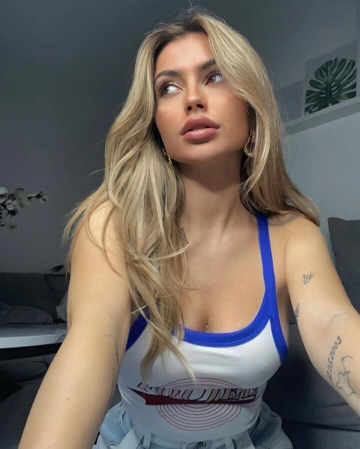  ,   Lara, 29 ,   ,   