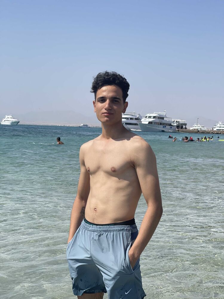  28179245  Fadi, 25 ,    