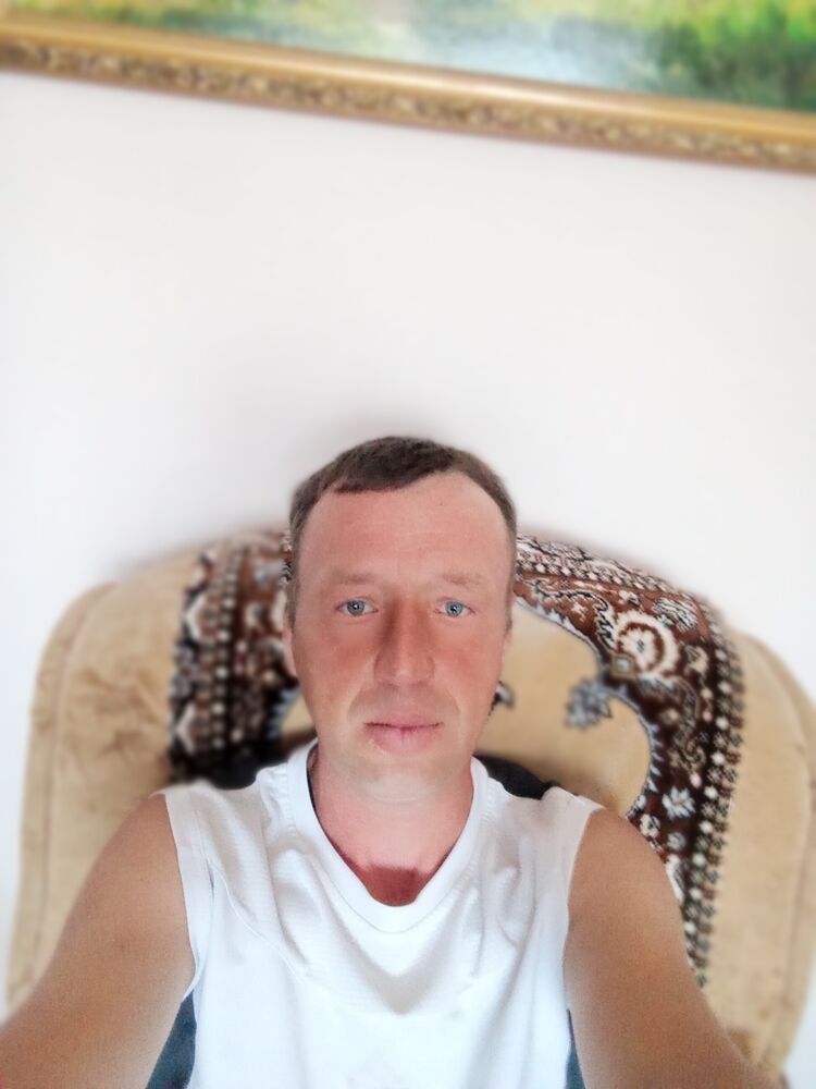  36613945  Vitaly, 44 ,    