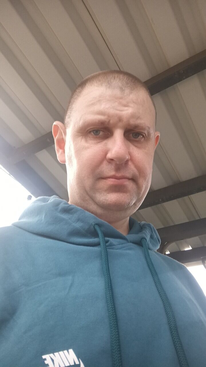  ,   Maikl, 40 ,   ,   