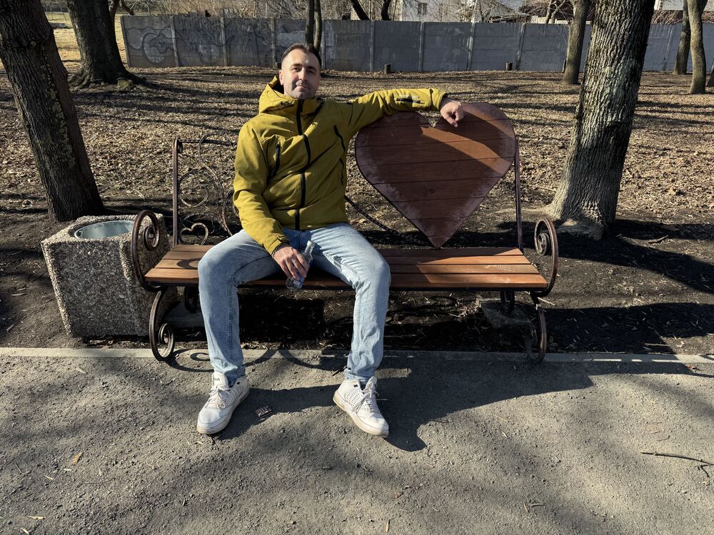  ,   Denis, 37 ,   ,   , c , 