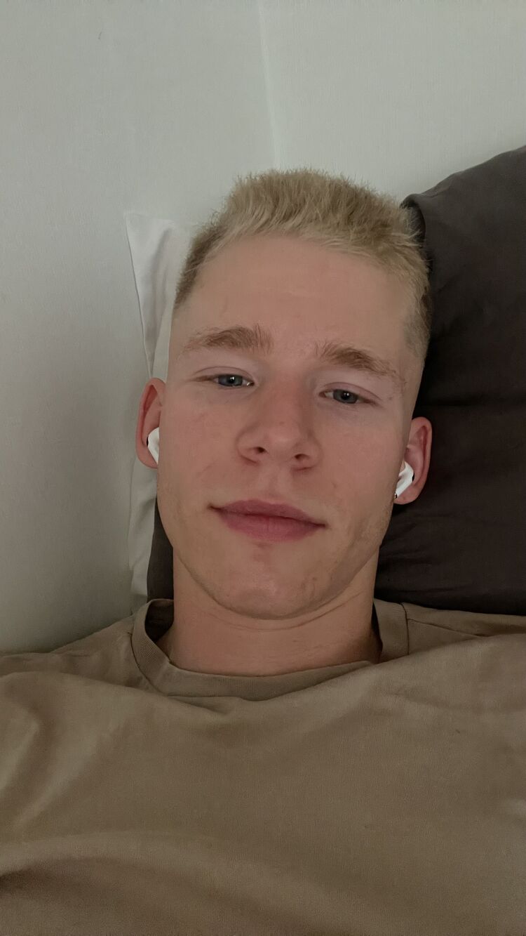  ,   Aleks, 24 ,   