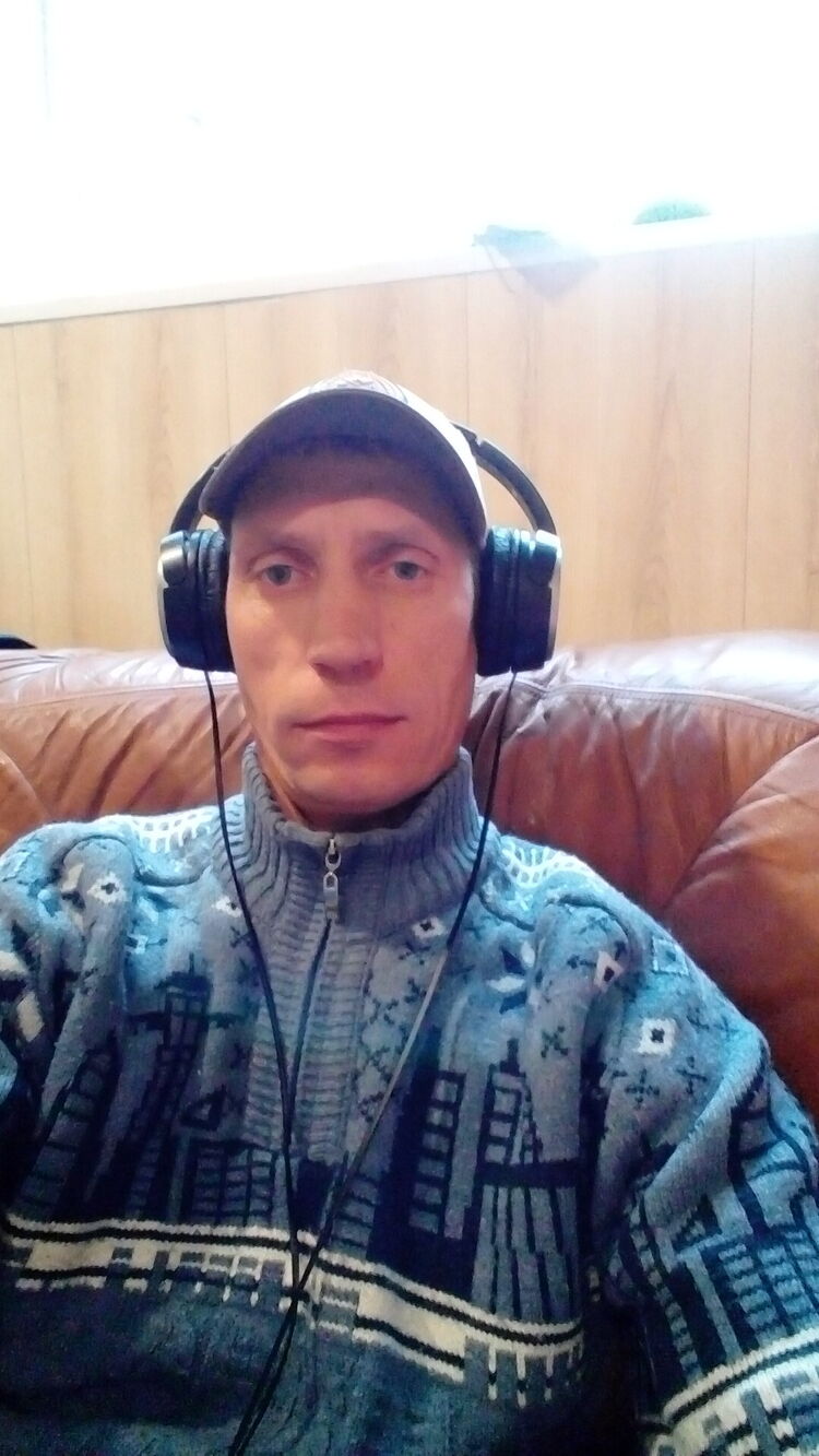  24400105  Oleg, 46 ,    