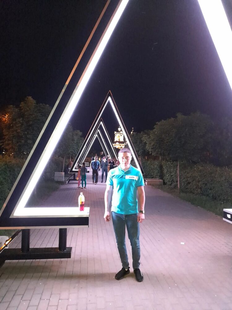  ,   Ruslan, 31 ,   ,   , c , 