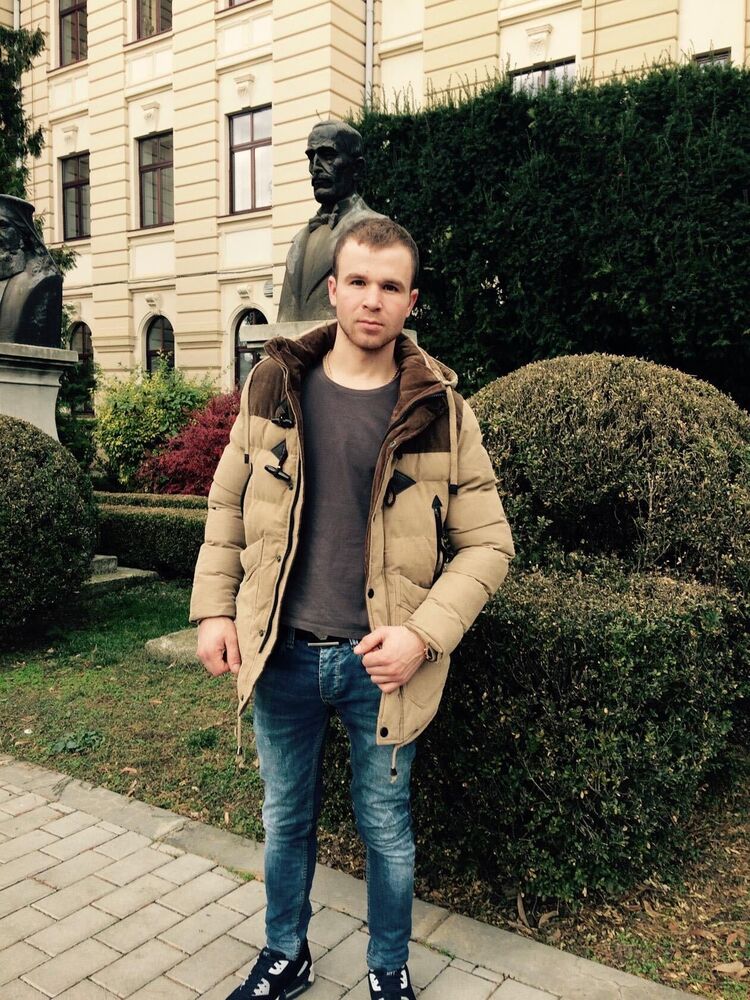  39296775  Eduard, 29 ,    