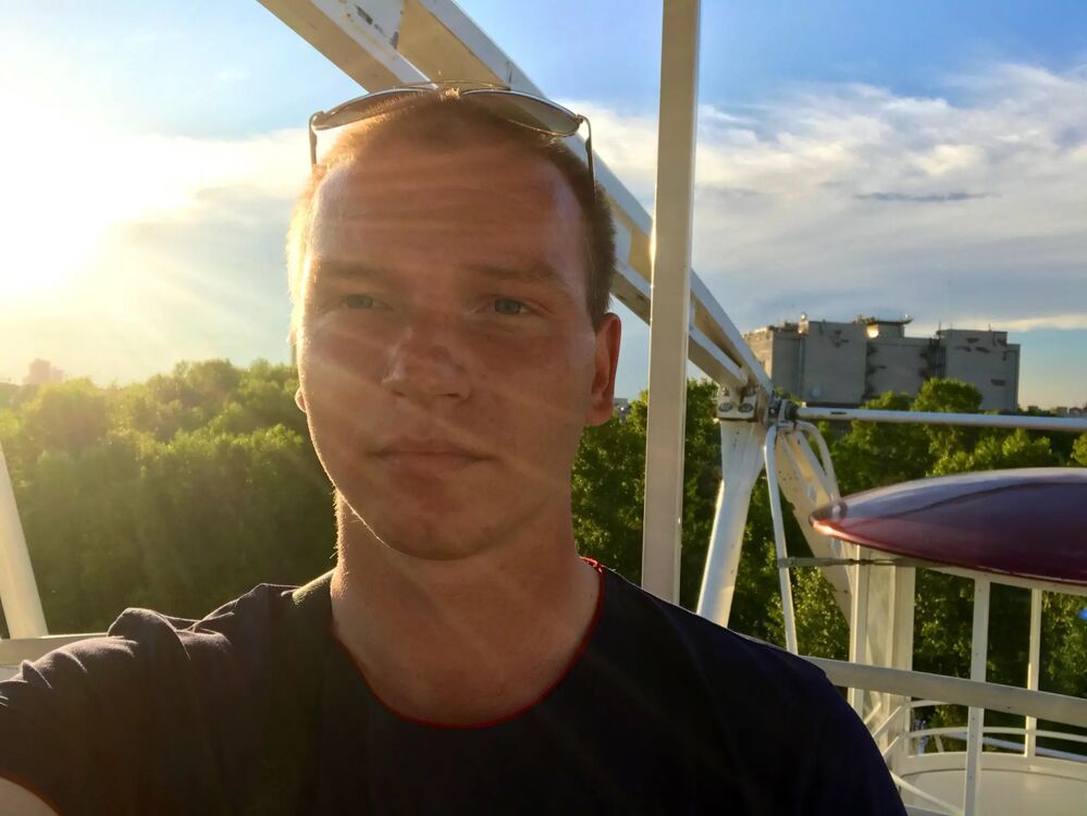  31279525  Oleg, 33 ,    