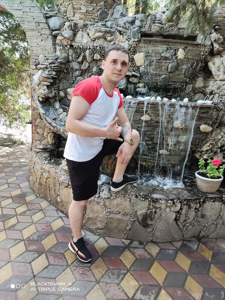  38779465  Oleg, 26 ,    