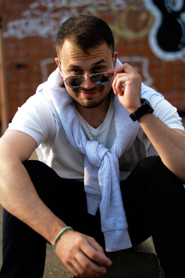  53735765  Arno, 37 ,    