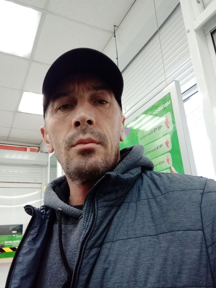  ,   Nikolay, 43 ,   c 