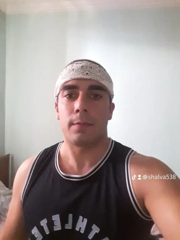  40272075  Shalva, 29 ,    