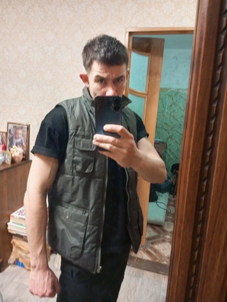  49634975  Dominik, 33 ,    --