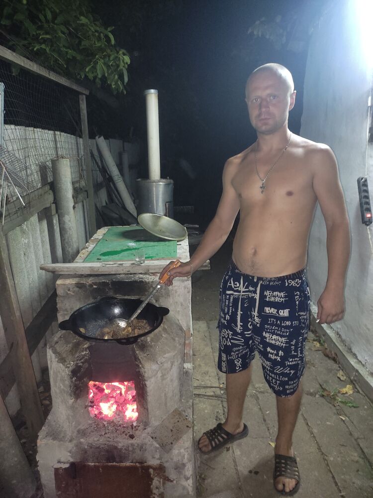  ,   Kiril Dor, 32 ,   ,   , c , 