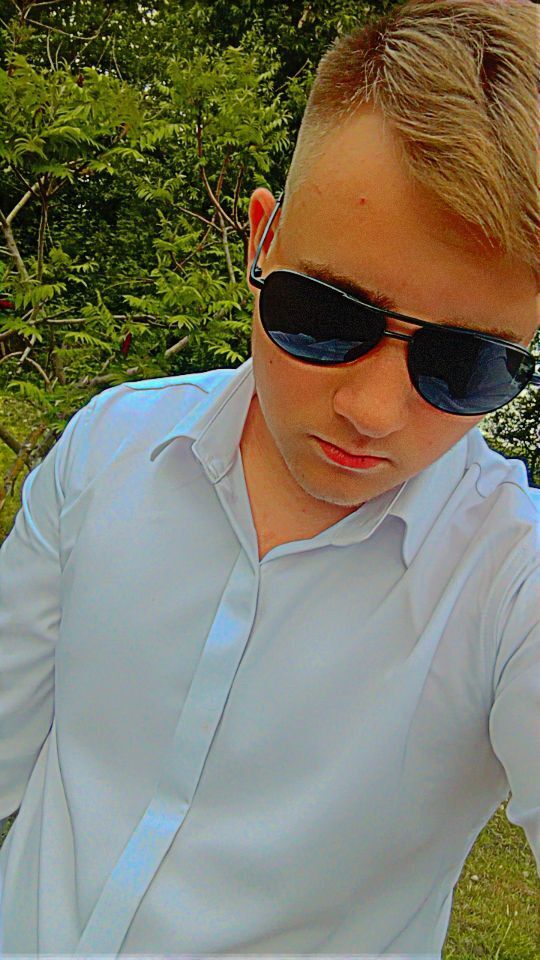 36402165  Artyom, 22 ,    