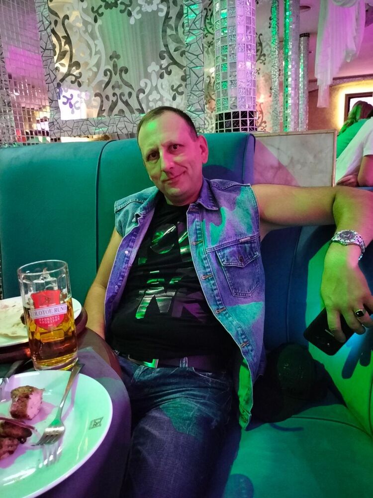  39961775  Sergei, 44 ,    