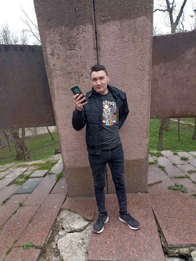  ,   Pavlo, 25 ,   ,   