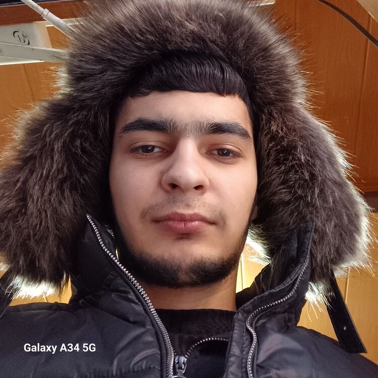  48094185  Azar, 26 ,    