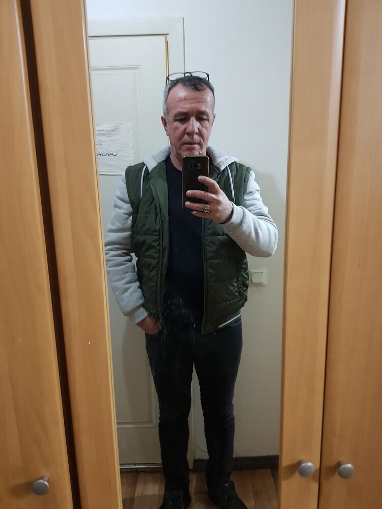  31981015  Mustafa, 51 ,    -