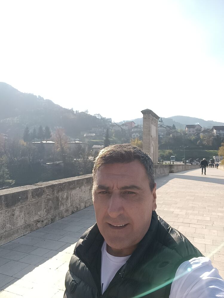  30976705  Vladimir, 44 ,    -