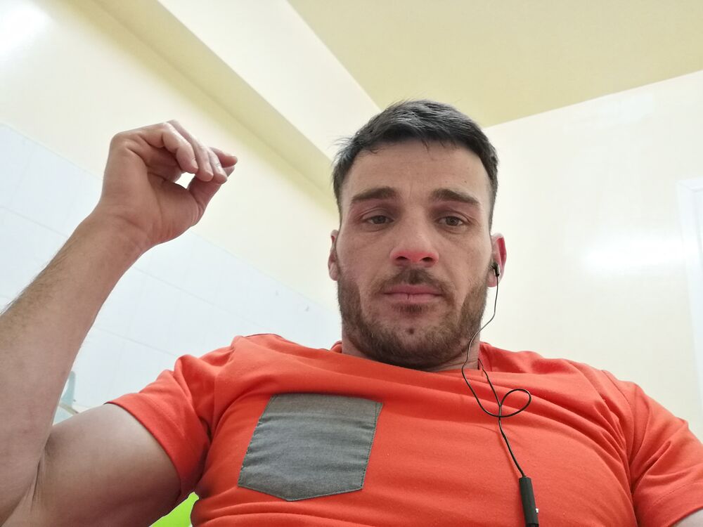  22787215  Joni, 42 ,    