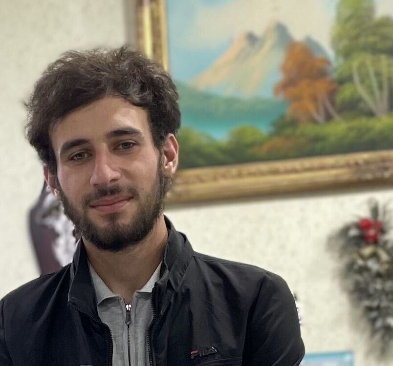  43552115  Arman, 25 ,    