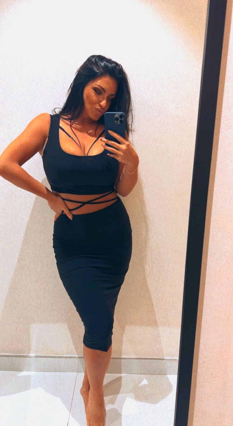  ,   Julia, 33 ,   ,   