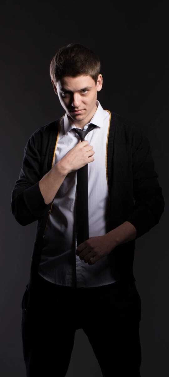  38056885  Alex, 32 ,    