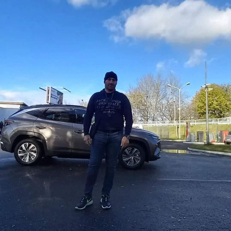  53870475  Zura, 18 ,    