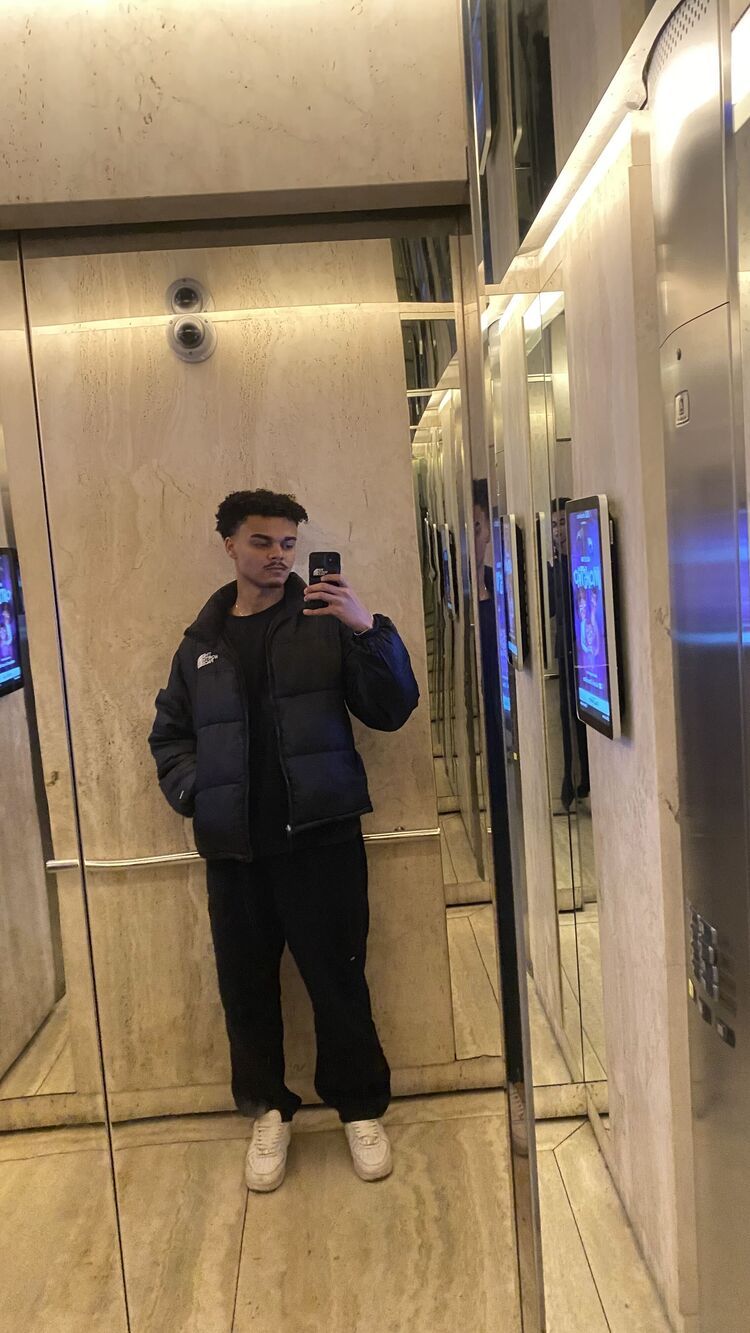  52344845  Gabriel, 22 ,    -