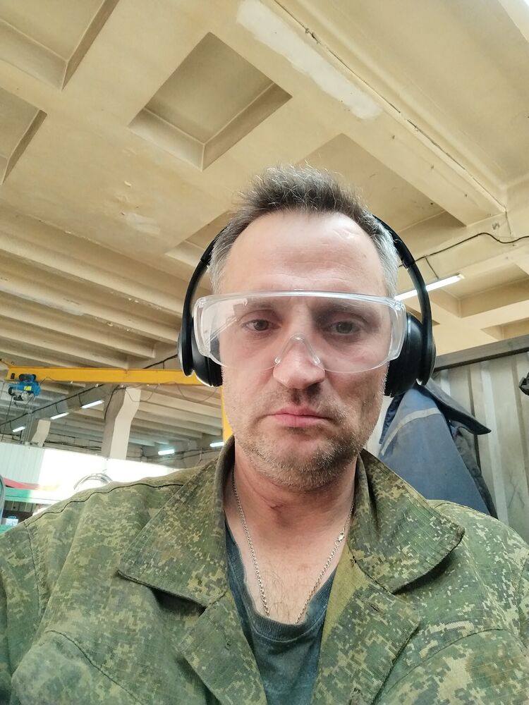  40201835  Sergey, 49 ,    