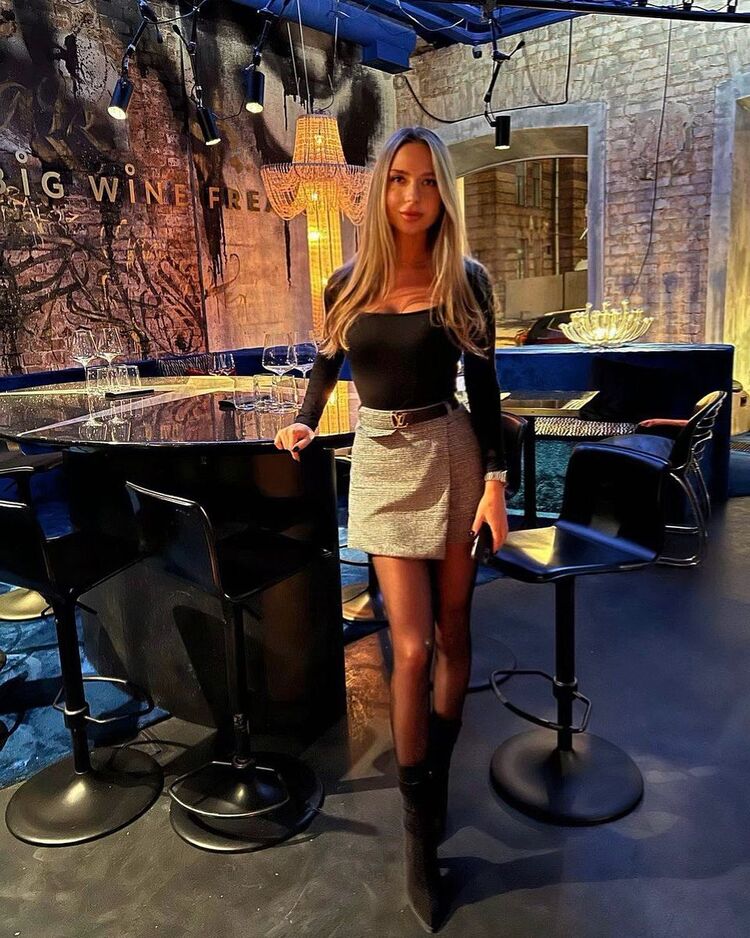  42834575  Dasha Bebbo, 29 ,    