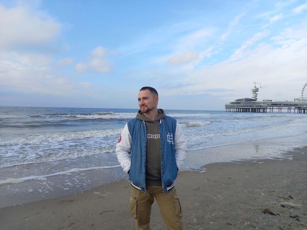  54460475  Mihail, 30 ,    