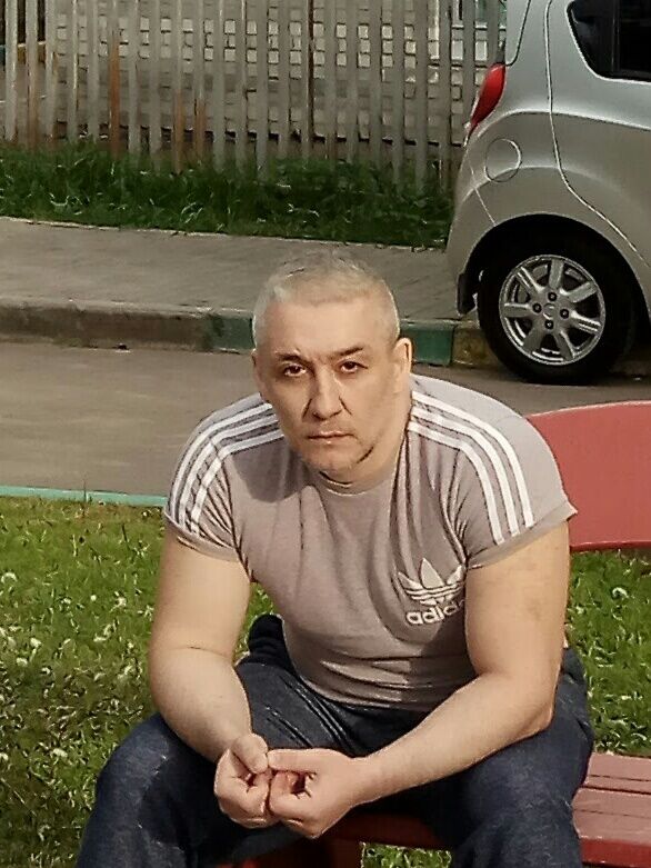  48589695  Maks, 51 ,    