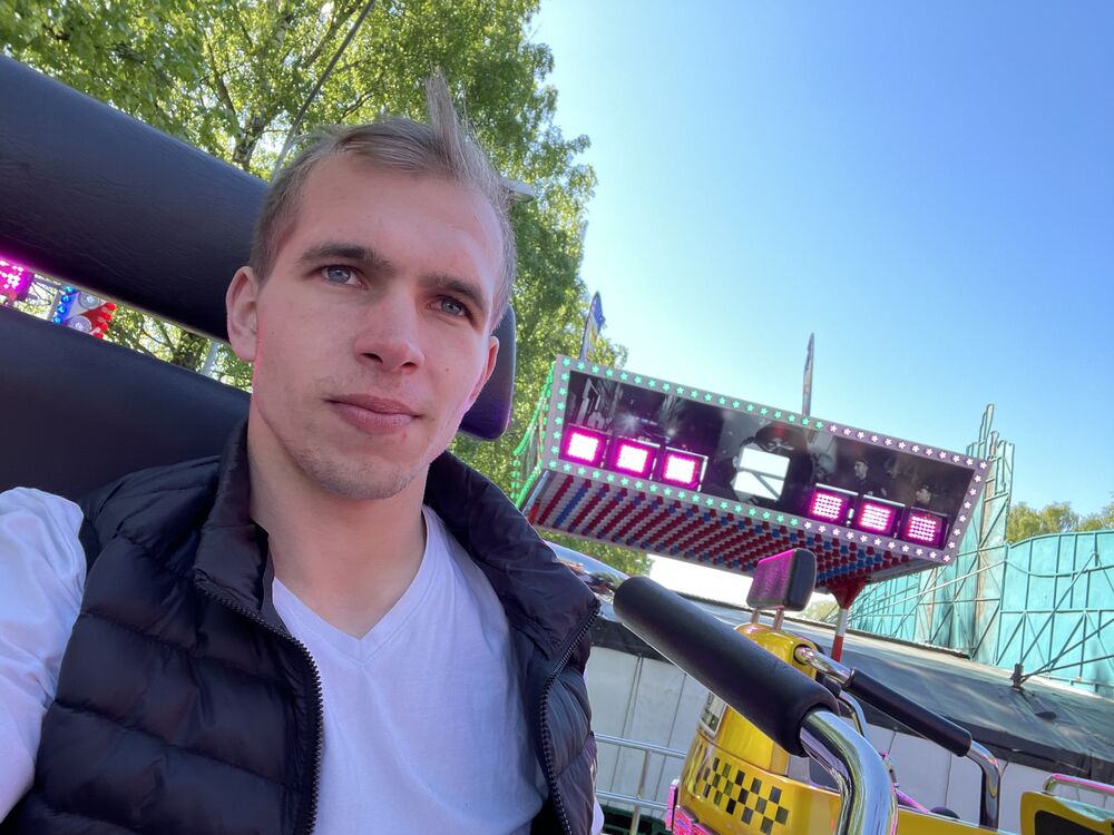  23201605  Vitalik, 27 ,    
